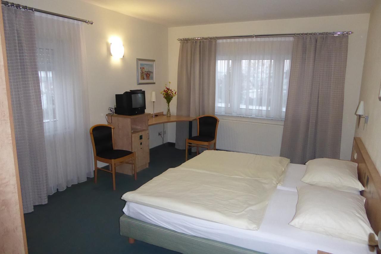 Hotel Ring Park Buchen  Exterior photo